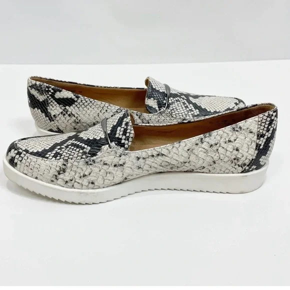 NATURALIZER Ranger Loafer in Alabaster Snake Size: 6 - Picture 9 of 11
